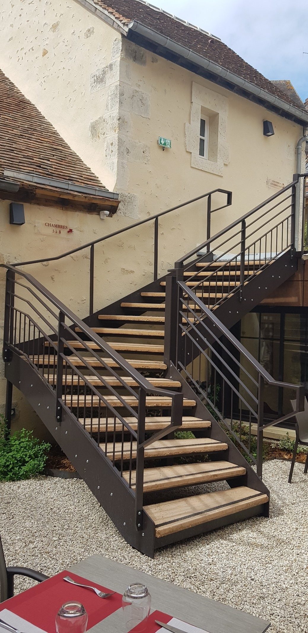 mortagne escalier exterieur e1651580092155